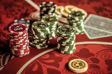 lunatogel resmi mobile app interface showing sportsbook and live casino options